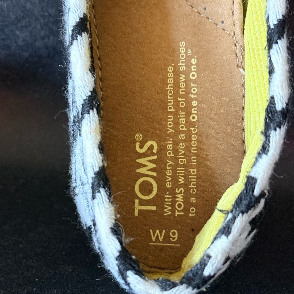 Toms Black and White Houndstooth Flats - Picture 5 of 5